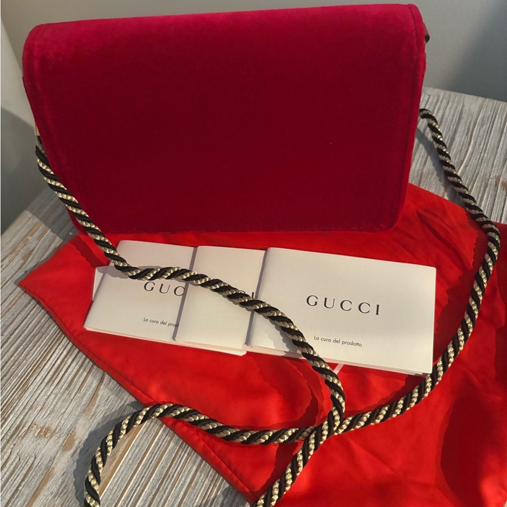 Gucci Red Velvet Crossbody Bag | 💯Authentic | Gold Chain | Like New - Picture 2 of 4